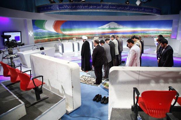 نماز جماعت در برنامه مناظره